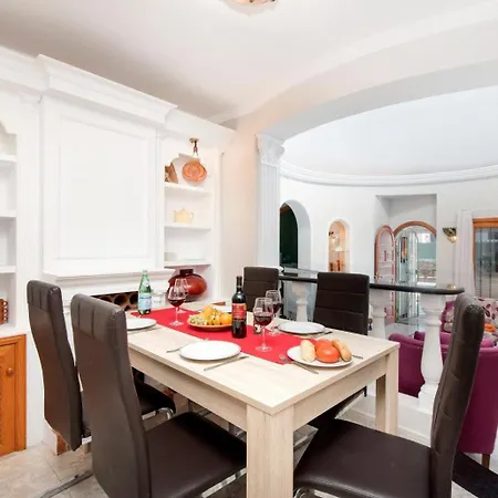 ヴィラ Liliana ティアス